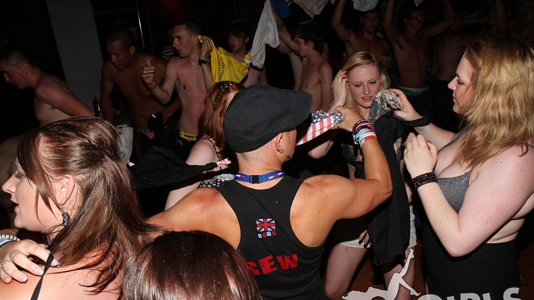 Bar Crawl Frolics 18